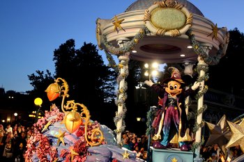 Die tägliche Parade ist ein Highlight und versprüht eine magische Atmosphäre.